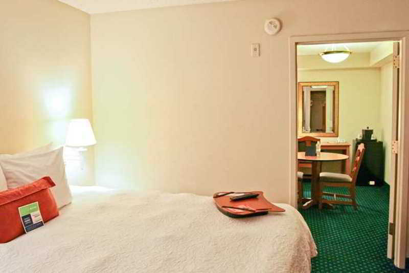 Hampton Inn Pensacola-Airport Номер фото